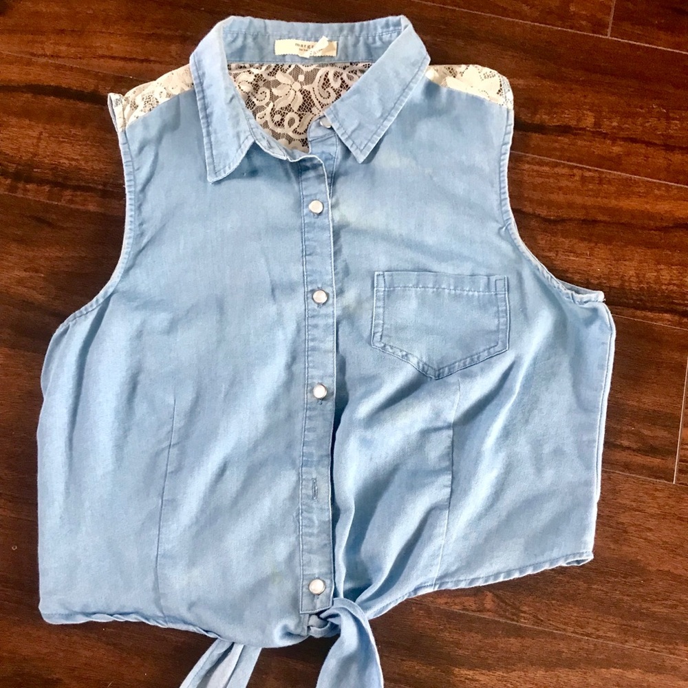 EUC light denim lace cropped tie button down top S